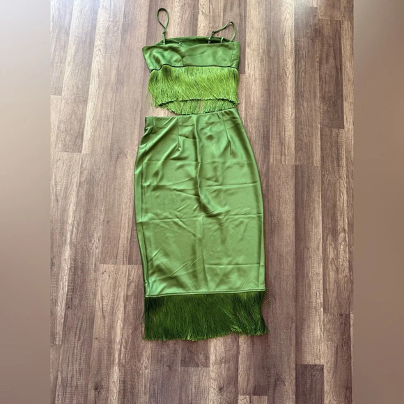 House of Harlow 1960 Satin Fringe Hem Cami & Skirt Set cami Size XS skirt size S - Picture 7 of 9